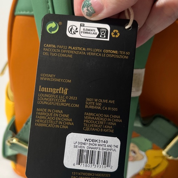 Disney x Loungefly Bashful Lenticular Mini Backpack - Picture 6 of 8